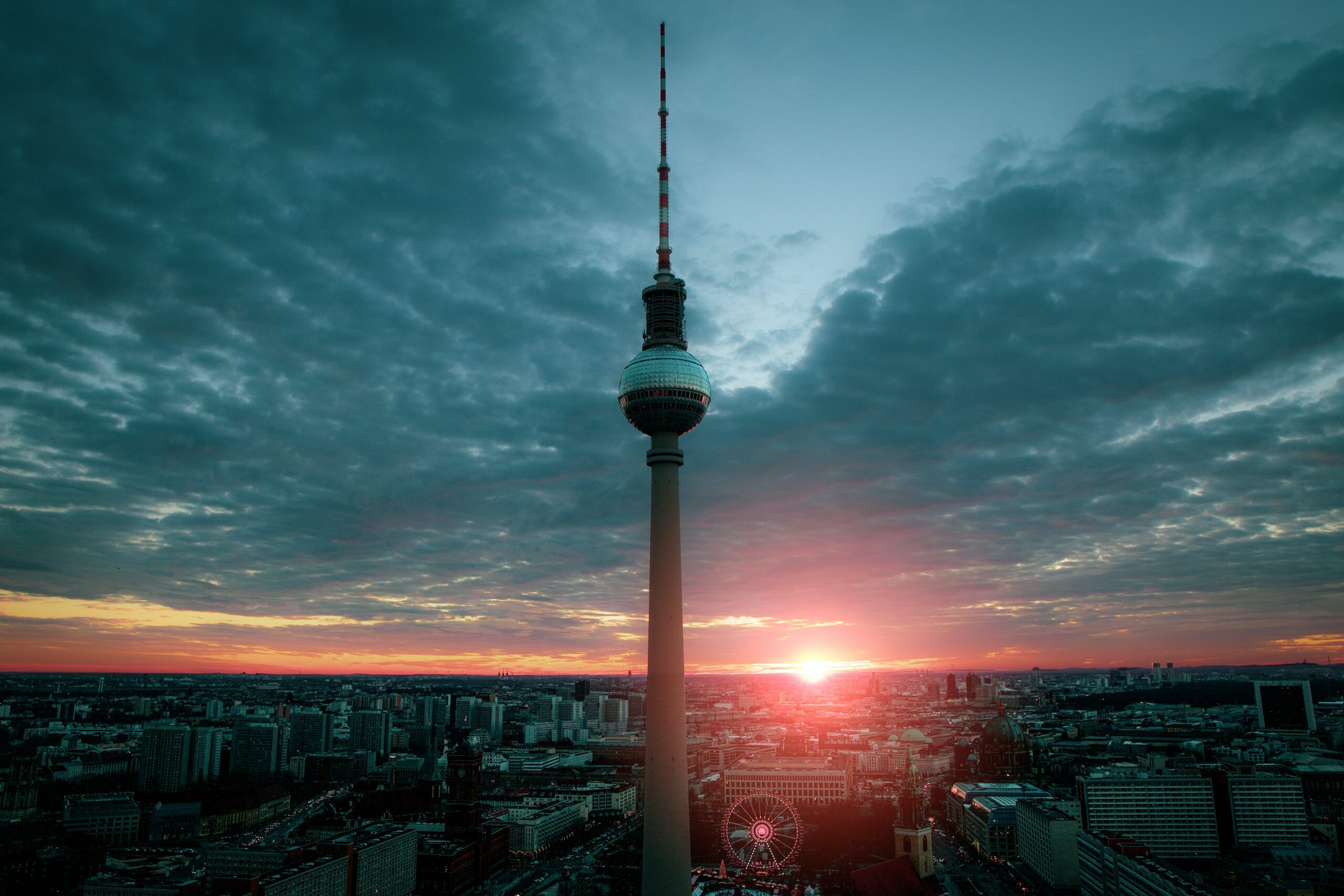 Der Berliner Fernsehturm- zu Fuß zum Wahrzeichen der Stadt