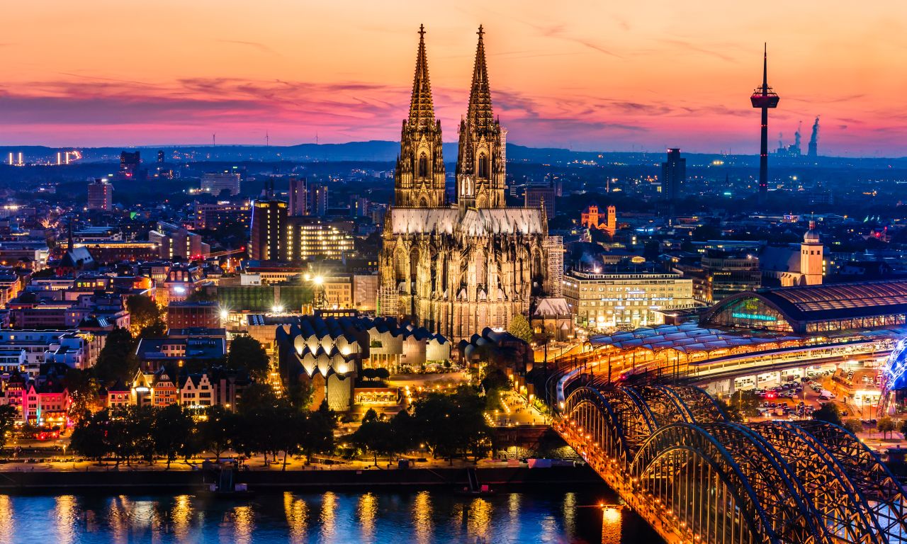 Köln Panorama bei Nacht mit Dom und Fernsehturm